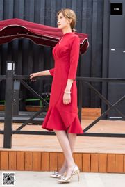 [Sven Media SIW] Xinfang „Złota wysoka i czerwona sukienka”