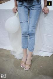 Model Yunzhi "Tägliche Jeans mit Seide" [IESS Weird and Interesting] Schöne Beine und Seidenfüße