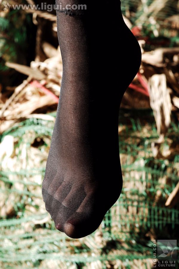 Model Yiyuan "Black Silk Temptation Bundled Theme" [丽 柜 美 ​​束 LiGui] Foto van mooie benen en jade voeten