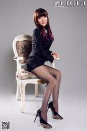 [丽 柜 贵 足 学院] Model Xiaoqian "Pakaian Profesional Hak Tinggi Sutra Hitam" Kaki Indah dan Gambar Foto Kaki Giok