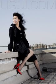 [丽 柜 LiGui] Modelo Cheng Hailun Foto de pé de seda "vermelho e preto"