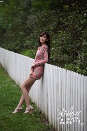 Taiwanese schoonheid Liao Tingling / Kila Jingjing, "Street Shooting in Colourful Miniskirt"